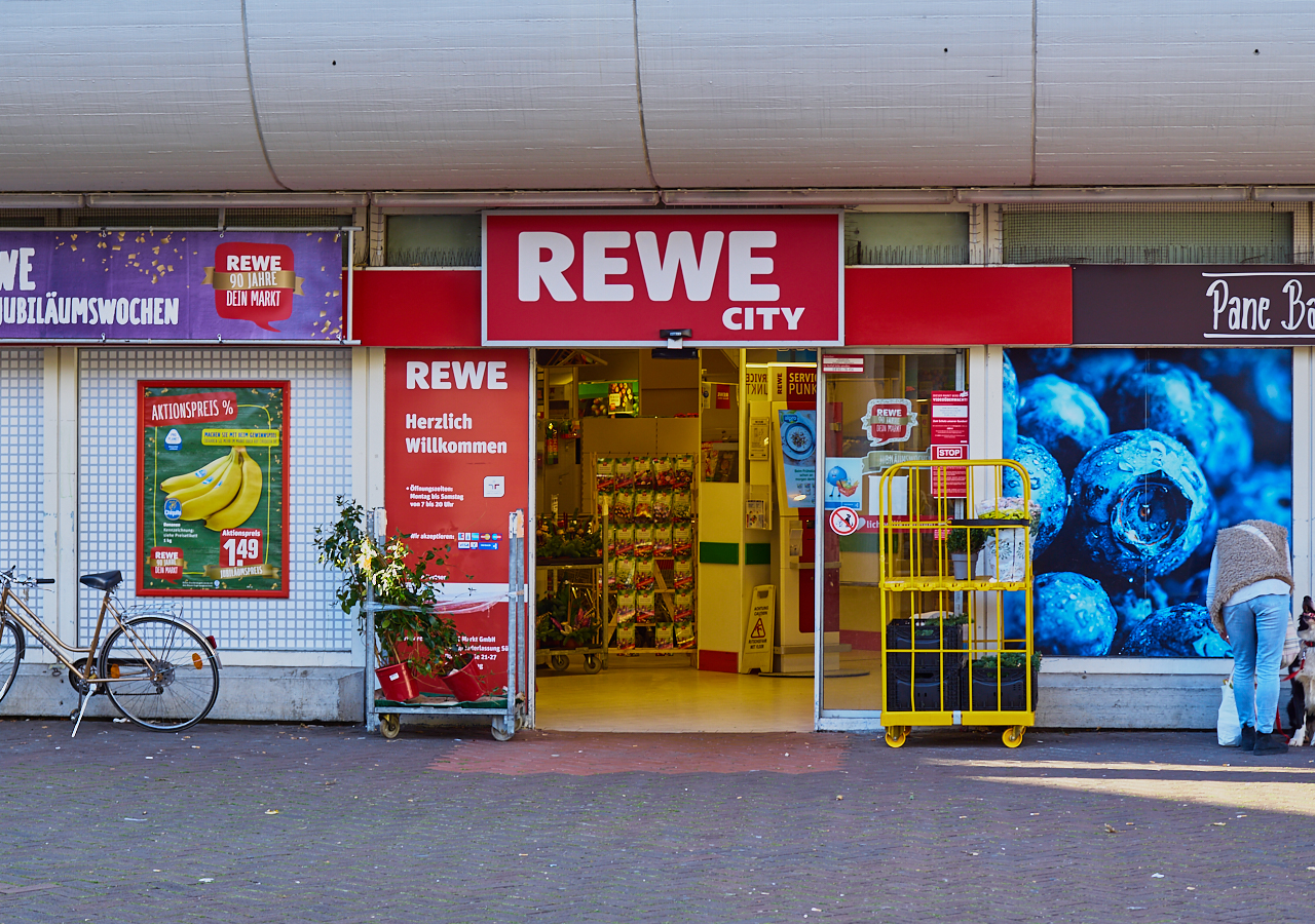 REWE Verkaufsladen im Marx-Zenrtum kurz vor der Schließung REWE Verkaufsladen im Marx-Zenrtum kurz vor der Schließung