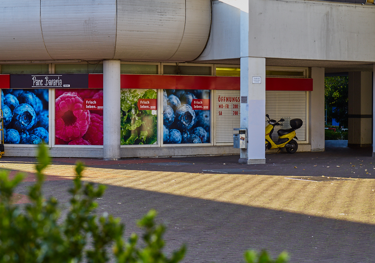 REWE Verkaufsladen im Marx-Zenrtum kurz vor der Schließung REWE Verkaufsladen im Marx-Zenrtum kurz vor der Schließung