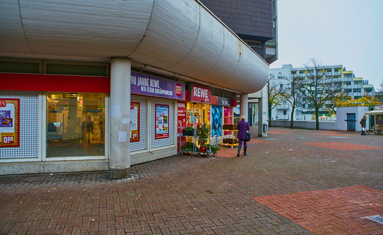 REWE Verkaufsladen im Marx-Zenrtum kurz vor der Schließung REWE Verkaufsladen im Marx-Zenrtum kurz vor der Schließung