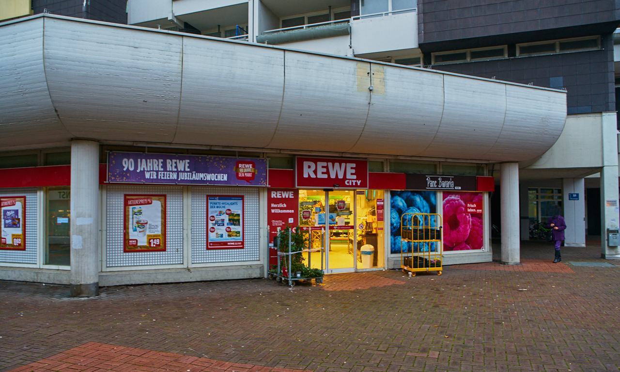 REWE Verkaufsladen im Marx-Zenrtum kurz vor der Schließung REWE Verkaufsladen im Marx-Zenrtum kurz vor der Schließung
