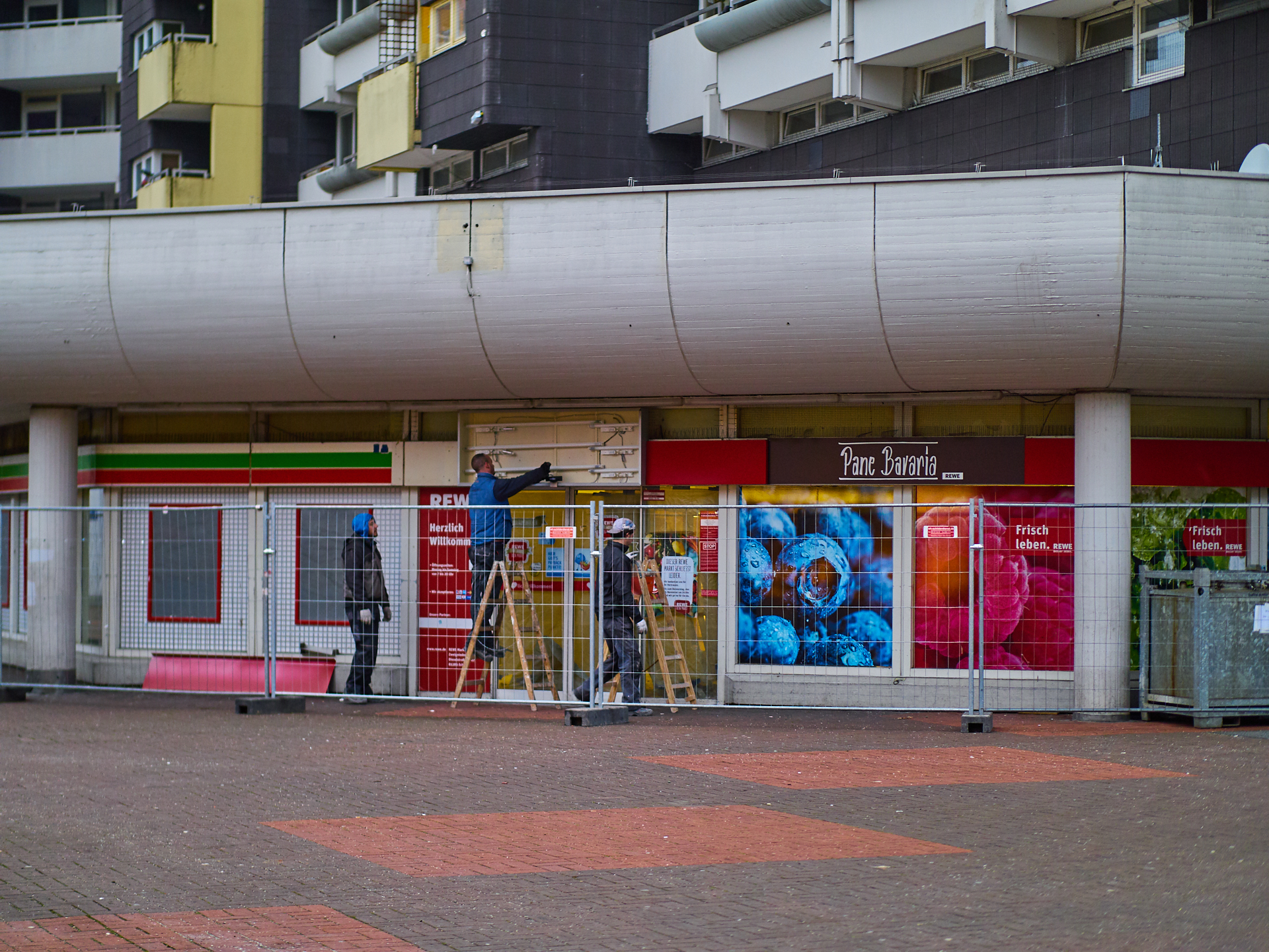 EDEKA, REWE, Sanierung, Marx-Zentrum EDEKA, REWE, Sanierung, Marx-Zentrum