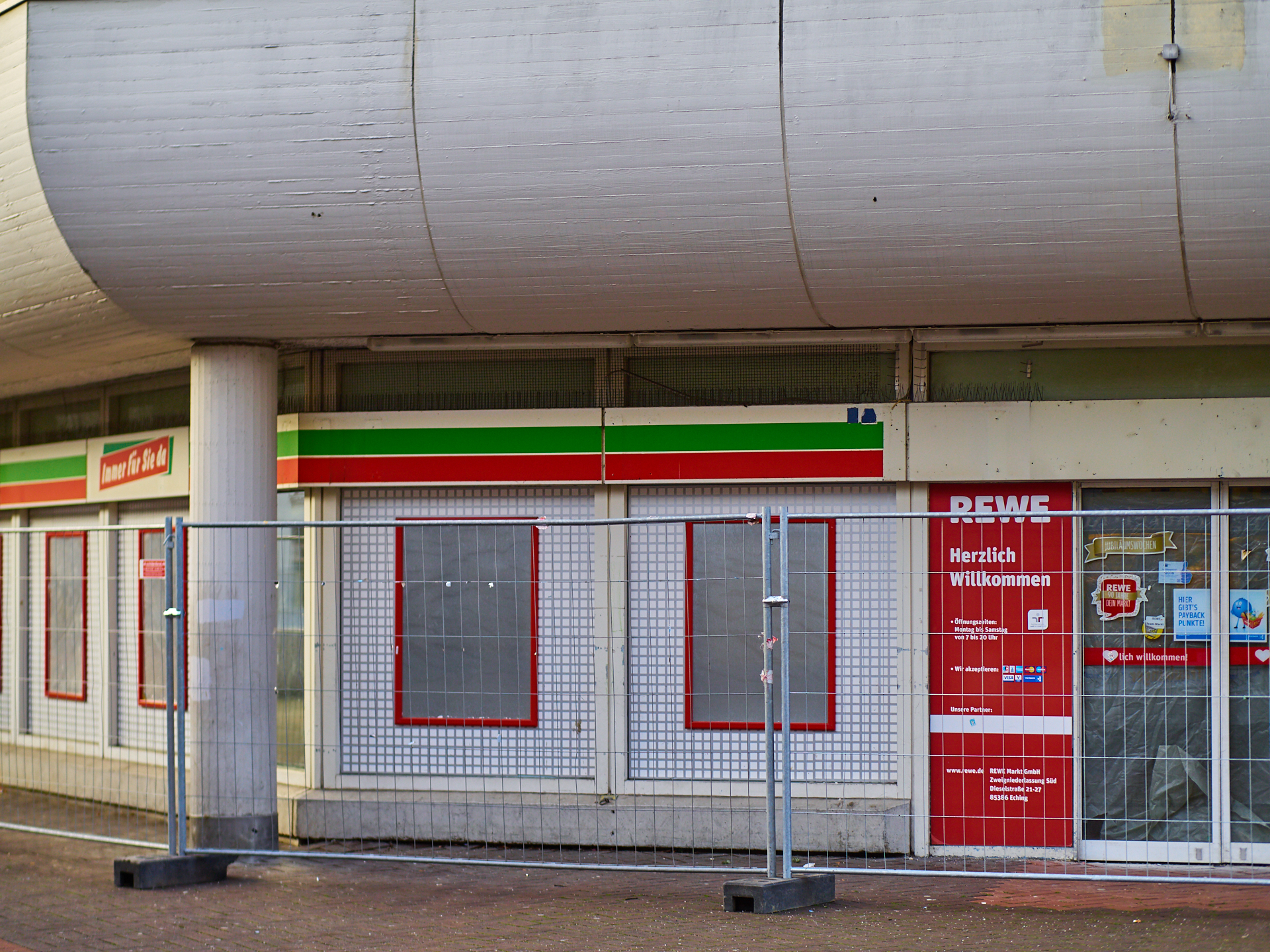 EDEKA, REWE, Sanierung, Marx-Zentrum EDEKA, REWE, Sanierung, Marx-Zentrum