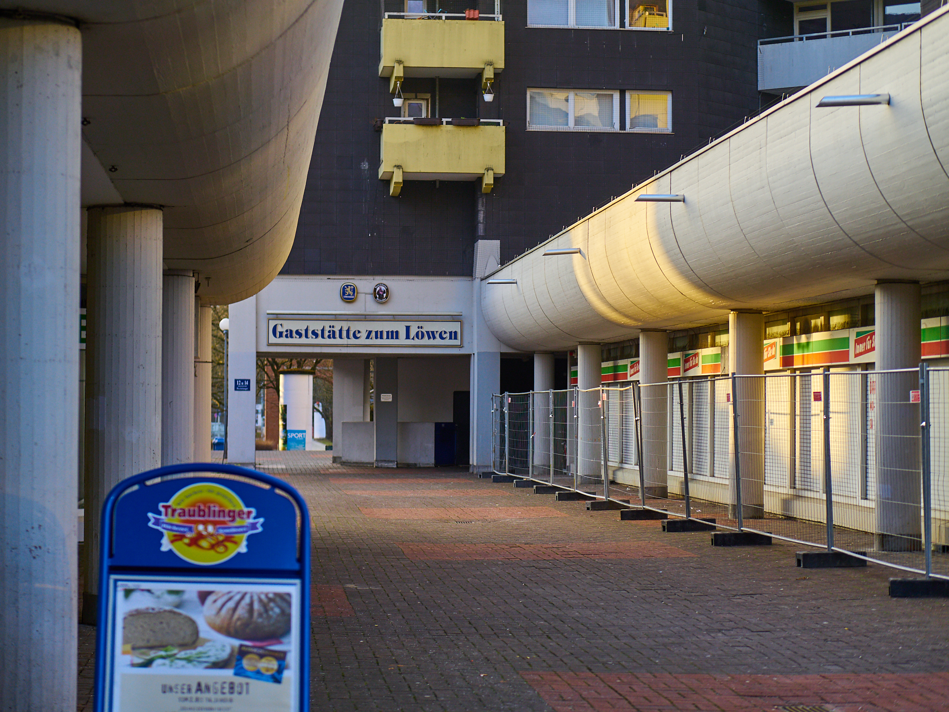 EDEKA, REWE, Sanierung, Marx-Zentrum EDEKA, REWE, Sanierung, Marx-Zentrum