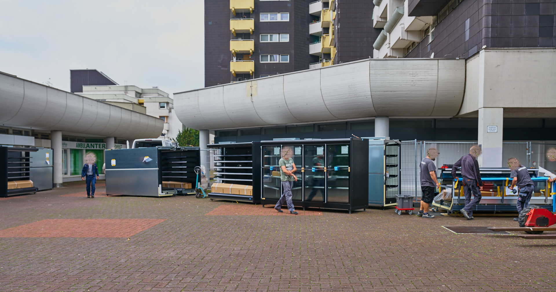 Die Regale für unser neuen EDEKA-Einkaufsmarkt werden geliefert. Die Regale für unser neuen EDEKA-Einkaufsmarkt werden geliefert.