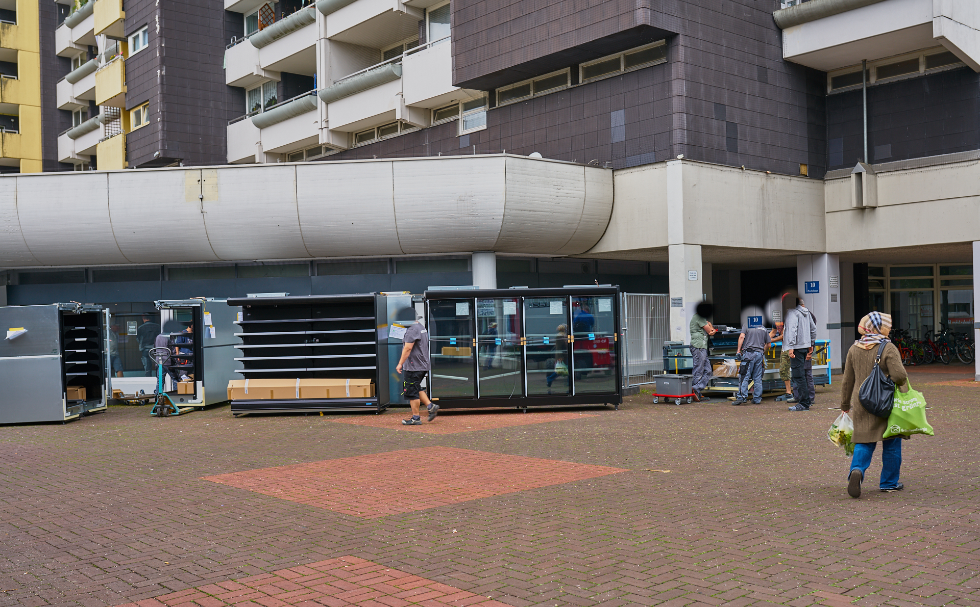 Die Regale für unser neuen EDEKA-Einkaufsmarkt werden geliefert. Die Regale für unser neuen EDEKA-Einkaufsmarkt werden geliefert.