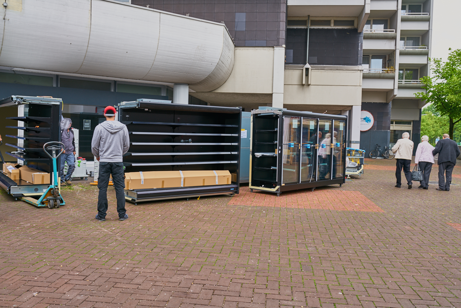 Die Regale für unser neuen EDEKA-Einkaufsmarkt werden geliefert. Die Regale für unser neuen EDEKA-Einkaufsmarkt werden geliefert.