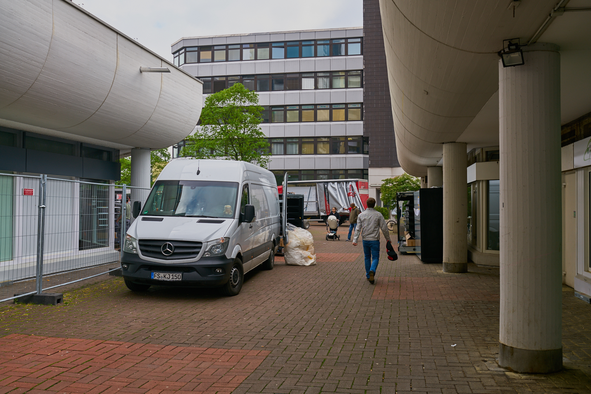 Die Regale für unser neuen EDEKA-Einkaufsmarkt werden geliefert. Die Regale für unser neuen EDEKA-Einkaufsmarkt werden geliefert.
