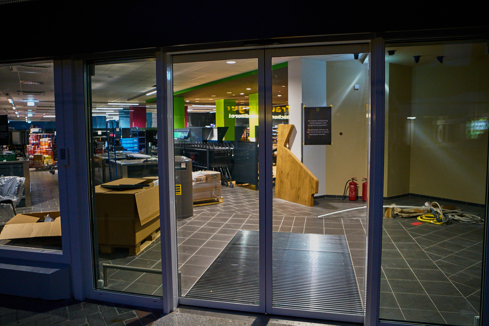 EDEKA-Sanierung im Marx-Zentrum. Ein neuer Laden entsteht. EDEKA-Sanierung im Marx-Zentrum. Ein neuer Laden entsteht.