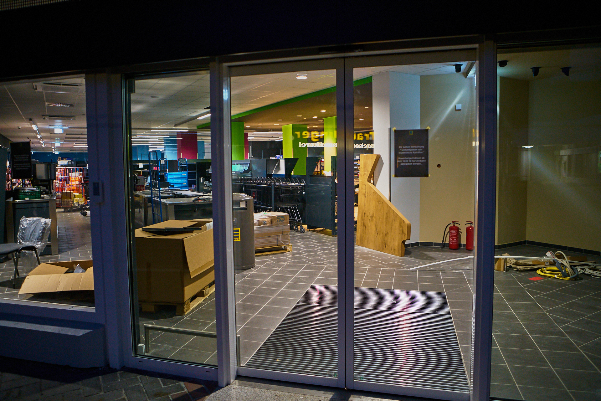 EDEKA-Sanierung im Marx-Zentrum. Ein neuer Laden entsteht. EDEKA-Sanierung im Marx-Zentrum. Ein neuer Laden entsteht.