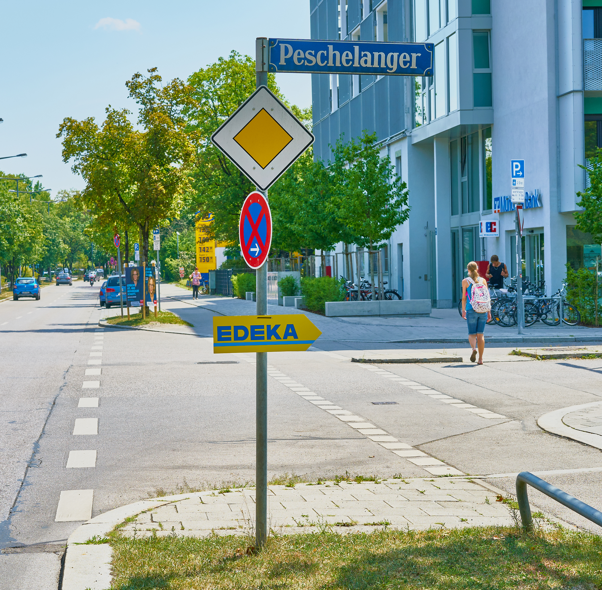 Neue Hinweisschilder für unser #EDEKA im #Marx-Zentrum Neue Hinweisschilder für unser #EDEKA im #Marx-Zentrum