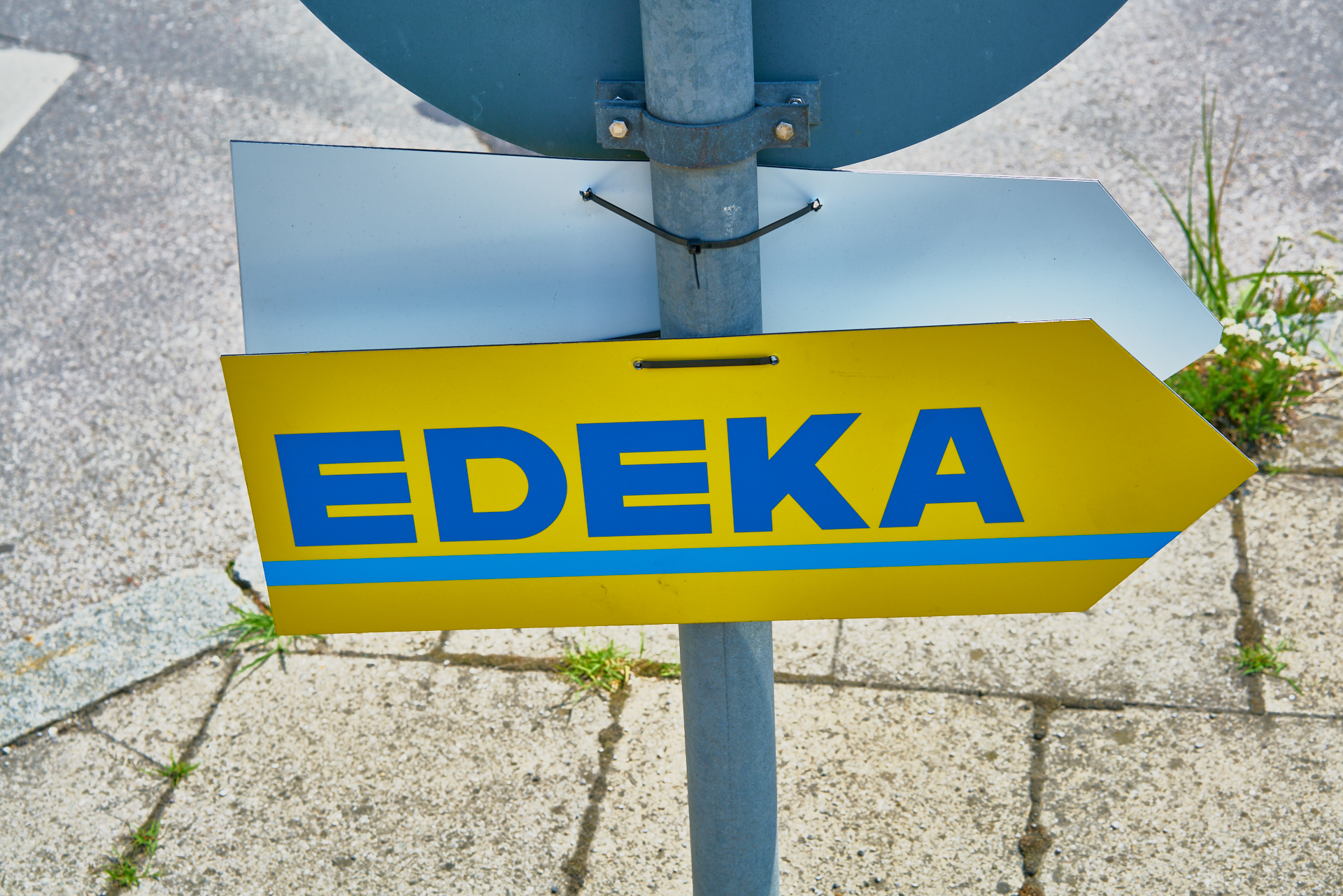 Neue Hinweisschilder für unser #EDEKA im #Marx-Zentrum Neue Hinweisschilder für unser #EDEKA im #Marx-Zentrum