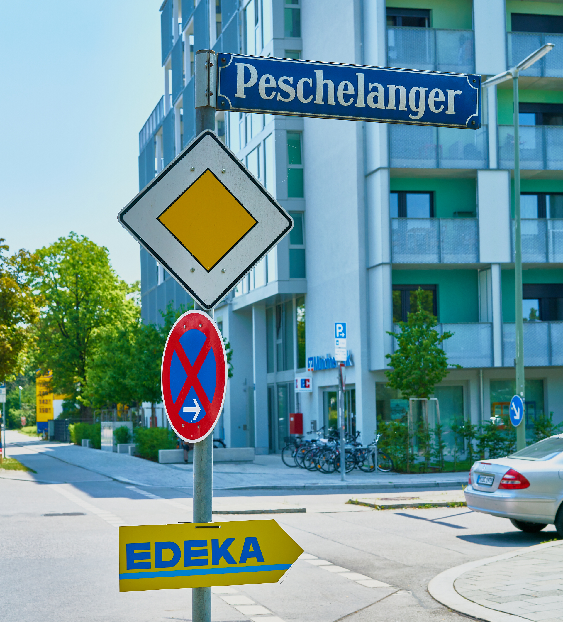 Neue Hinweisschilder für unser #EDEKA im #Marx-Zentrum Neue Hinweisschilder für unser #EDEKA im #Marx-Zentrum
